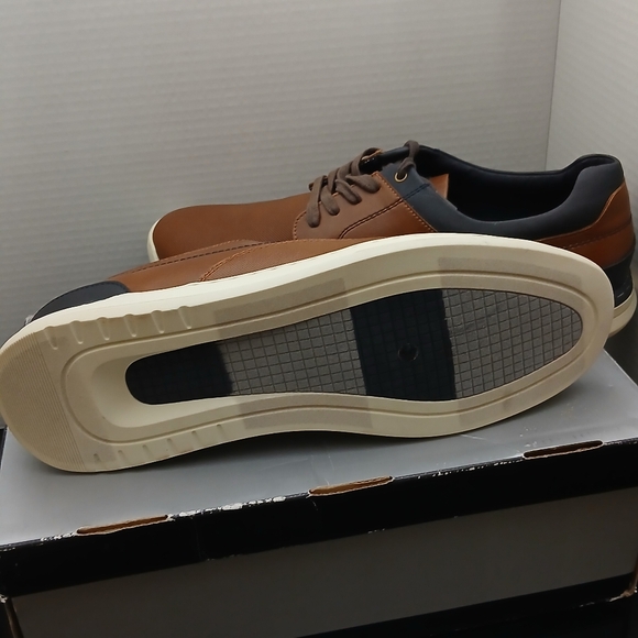 J.Ferrar Memory Foam Size 12M $35 - Picture 5 of 7